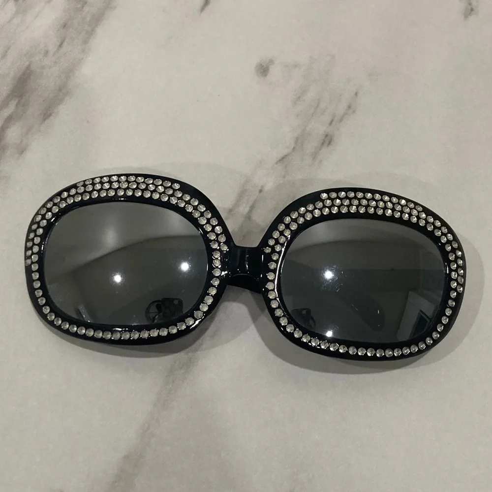 Rhinestone-Embellished Black Oversized Women's Sunglasses - Picture 5 of 16